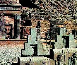 4. Ερείπια των ανακτόρων της Περσέπολης ο μεγάλος βασιλιάς: έτσι λεγόταν ο βασιλιάς του περσικού κράτους.