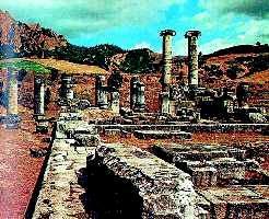 παράθεμα 2 5. Ερείπια από τις Σάρδεις Ο Σόλωνας σώζει τον Κροίσο Οι Πέρσες κυρίεψαν τις Σάρδεις και αιχμαλώτισαν τον Κροίσο, που βασίλεψε 14 χρόνια και πολιορκήθηκε 14 μέρες.