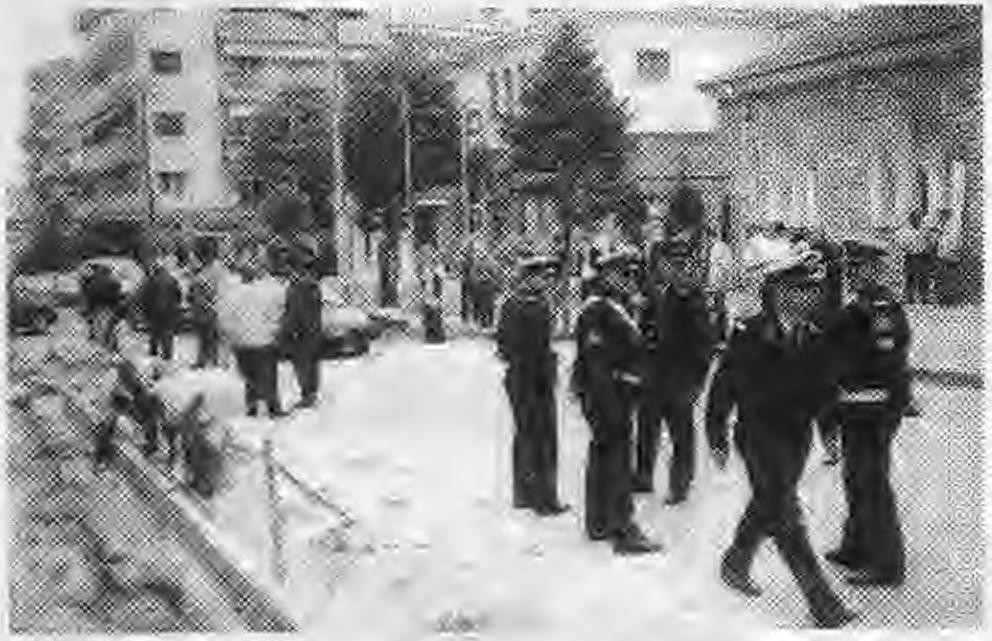 πολλούς, αντίθετα δεν ήταν λίγοι αυτοί που σταδιακό πήρσν αποστάσεις από την εναγωνίως ε- πιχειρούμενη πόλωση.