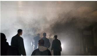 Την συγκεκριμένη, ιδιαίτερα δύσκολη εκπαίδευση πυροπροστασίας και πυρόσβεσης που έχει τίτλο «Τεχνικές επέμβασης σε περίπτωση συμβάντος πυρκαγιάς μέσα σε μία σήραγγα» την παρακολούθησε προσωπικό όλων