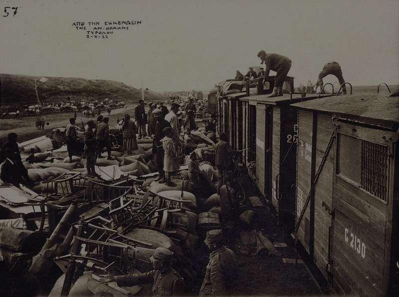 Πρόσφυγες ήρθαν το 1916 και επέστρεψαν τμηματικά με την μέριμνα του Υπ. Περιθάλψεως στη Μικρά Ασία από το 1918 έως το 1920 με τον τερματισμό του πολέμου με τους Τούρκους.