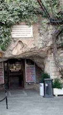 ΙΣΤΟΡΙΑ Παλαιοί κάτοικοι των Ιωαννίνων, διηγούνται ότι η είσοδος του Σπηλαίου ήταν γνωστή πριν από το 1900.