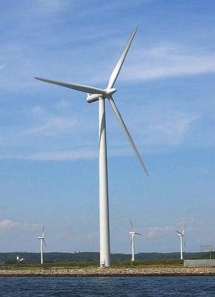 Αιολικό πάρκο με ανεμογεννήτριες οριζοντίου άξονα. Πλεονεκτήματα Λόγω του ύψους της ανεμογεννήτριας, εκμεταλλεύεται και άνεμο μεγαλύτερης ταχύτητας. Εύκολη συναρμολόγηση.