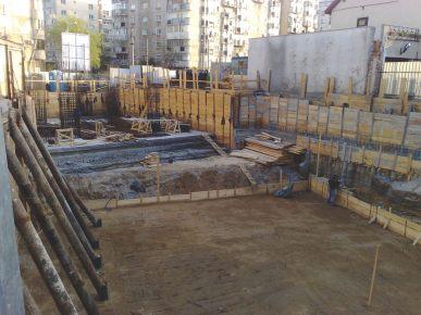 2.2.2 Rezidențial Client: TOTAL CONFORT S.R.L Proiect: Imobil Str. Învingătorilor, Bucureşti Valoare estimativă: 100.000 Euro Detalii: 50 piloţi diametru Φ400 mm (L=10 m), excavaţie 7.