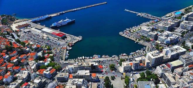 Θεσσαλονίκης. Το λιμάνι αποτελείται από δύο ξεχωριστά τμήματα.