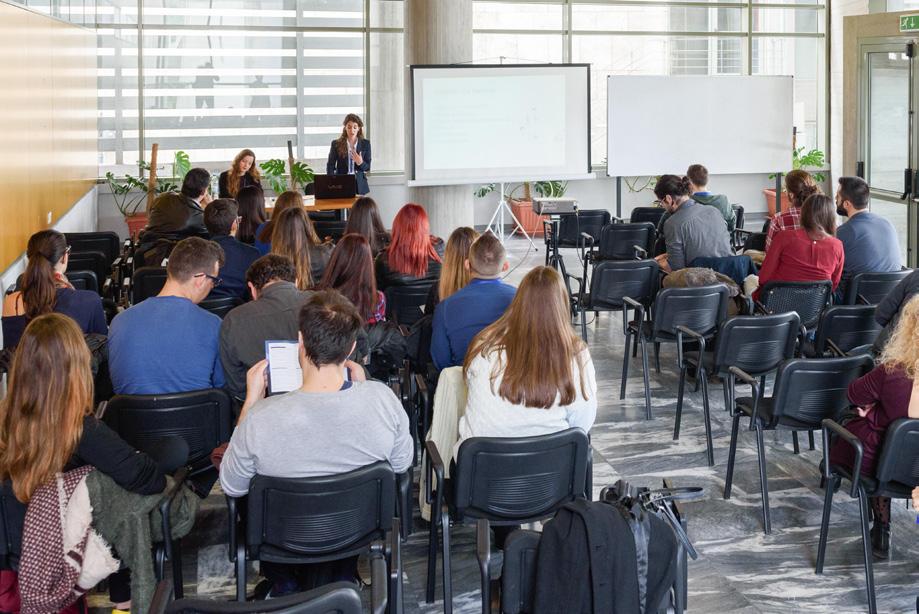 Έρευνα Μέσα από πρωτοποριακή διαδικασία εκμάθησης του προγράμματος, οι φοιτητές μαθαίνουν να προετοιμάζουν μία ακαδημαική εργασία και να την παρουσιάσουν μπροστά σε ένα ευρύ επιστημονικό κοινό.
