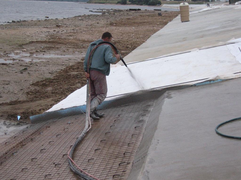 TORKRET BETONI 37 TORKRET BETON - MOKRI POSTUPAK Betnska mešavina se sprema standardn u bičnim mešalicama Prilikm spravljanja mešavine u mešalicu idu vda i plastifikatri a ubrzivač vezivanja se ddaje