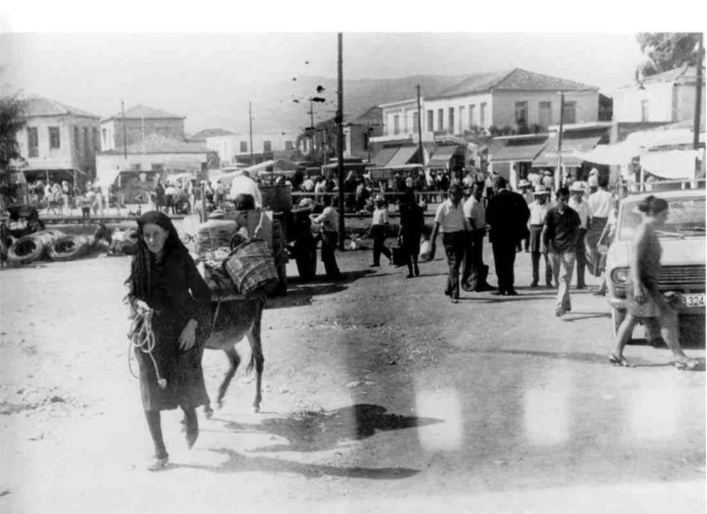 ερχόντουσαν κόσμος γιατί το εμπόριο γινόταν εδώ. Όλη η ορεινή Τριφυλία περίπου το 80% ερχόντουσαν, είχαν ως έδρα το παζάρι για όλες τις εμπορικές συναλλαγές.