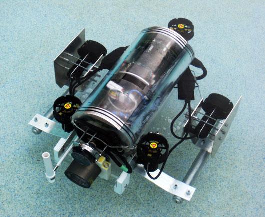 Θαλάσσια ρομπότ ROV (Remotely Operated Vehicle) τηλεχειριζόμενα ρομπότ - μέσω καλωδίων δέχονται εντολές και