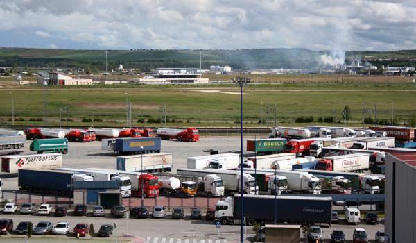 4 Menaik Taraf Dan Menyediakan Kemudahan Logistik Termasuk Laluan Dan Pusat Pengagihan Barang Bagi Mempertingkatkan Sistem Logistik Yang Berkesan Menaik taraf kemudahan jalan masuk dan keluar ke
