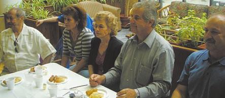 Ανδρικοπούλου και Γαρουφαλιά Γεροβασίλη φιλόξενο χαμόγελό του πλαισιωμένος απο τον πατέρα του, πολύ καλό μας φίλο απο τα παλιά,