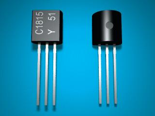 الترانزستور )Transistor( عنصر إلكتروني يتكون من ثالث شرائح أي وصلتي )P-N( متحدتين معا وتشكالن ثنائيين متصلين معا كما في الشكل.