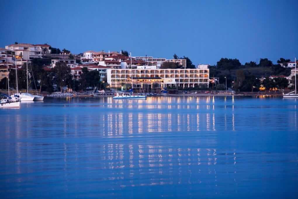 port, you ll encounter the Venetian lighthouse, the Grand Arsenal, Kum Kapi and Halepa.