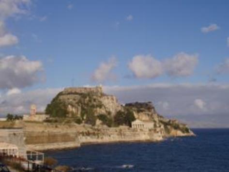 Εικόνα 7. H πόλη της Κέρκυρας στο σύνολο της είναι από το 2007 χαρακτηρισμένη ως πόλημνημείο, ενταγμένη στον Κατάλογο Πα