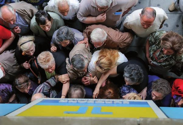 οικονομία m Κατεστημένα συμφέροντα αντιτίθενται σε διαρθρωτικές αλλαγές και οι πολιτικοί χάνουν το θάρρος τους και καταθέτουν τα όπλα.