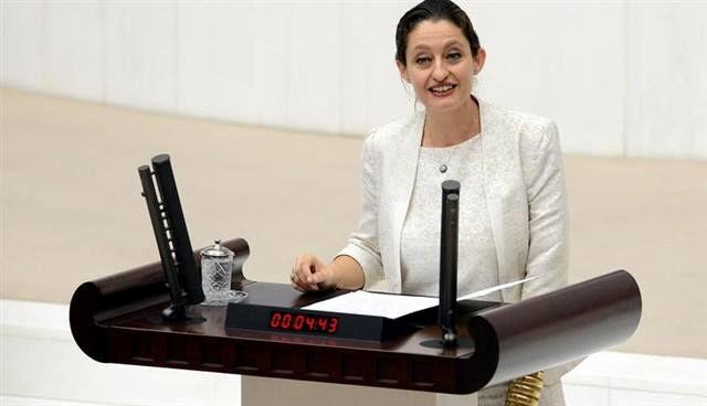 Νοέµβριος Η Ρεµπούτσικα στον εορτασµό των 120 χρόνων του Ζωγραφείου Υπάλληλος του ελληνικού προξενείου