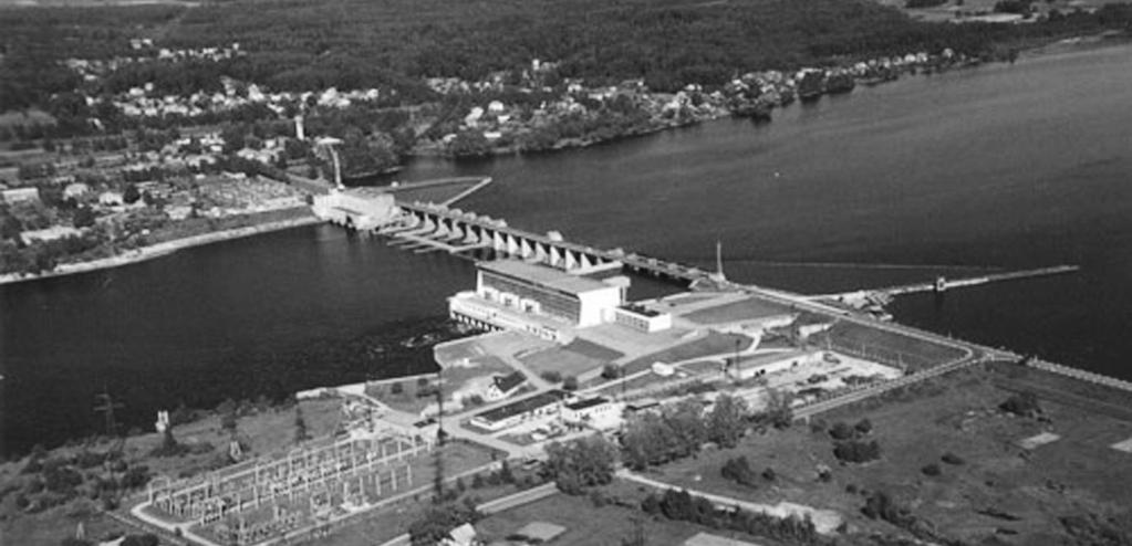 Ķeguma HES (2.15. att.) ir vecākā no Daugavas kaskādes hidroelektrostacijām. Ķeguma HES tika nodota ekspluatācijā 1939. gadā. Tajā laikā tā bija viena no modernākajām hidroelektrostacijām Eiropā.
