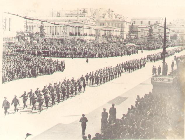 25η Μαρτίου 1949: Παρέλαση Ταξιαρχίας Καταδρομών στο κέντρο της Αθήνας.