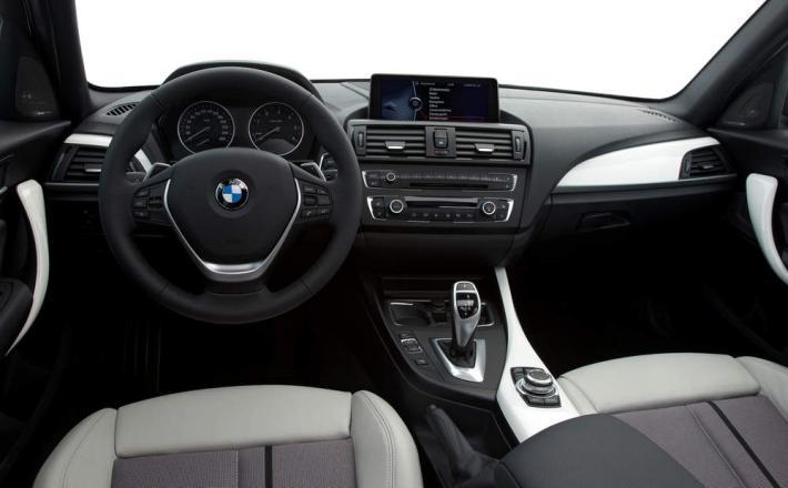 Η 1 δηλαδή θα αποκτήσει ακόμα πιο έντονα το χαρακτήρα του εισαγωγικού μοντέλου στη γκάμα της BMW. Άμεσα ανταγωνιστική με το V40 η πεντάθυρη έκδοση.