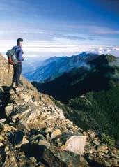 7 ΤΗΕ ΝEW WONDERS OF NATURE Yushan Mountain TAIWAN With its peak reaching an impressive 3952 metres, the towering centrepiece of Yushan National Park encompasses a variety of habitats, from abundant