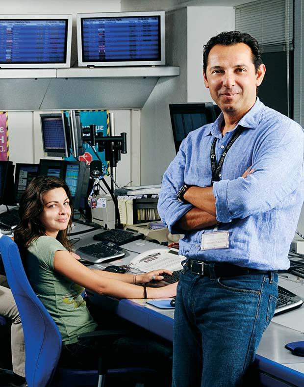 NIKOS TSIROS/DIGITAL STUDIO LIBERIS From L Από αριστερά: Sophia Koutoukiadou, Senior Operational Flight Data Specialist - Eleni Panopoulou, Operational Flight Data