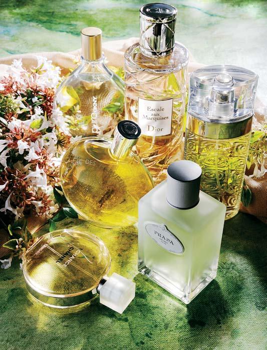 Material world Oct-Dec 10 BEAUTY ΟΜΟΡΦΙΑ 1. DKNY Pure Scent Spray 100ml, 66.20 2. Christian Dior Escale aux Marquises Eau de Toilette 75ml, 55.80 3. Lancôme O d Azur Eau de Toilette 75ml, 43.20 4.