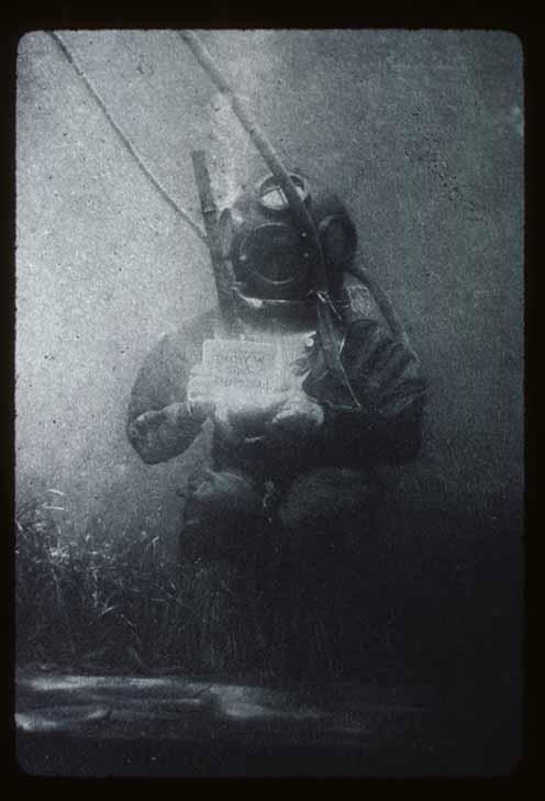 ΥΠΟΒΡΥΧΙΑ ΦΩΤΟΓΡΑΦΙΑ: Η πρώτη φωτογραφία κάτω από το νερό τραβήχτηκε το 1893 από τον Γάλλο Louis Boutan.
