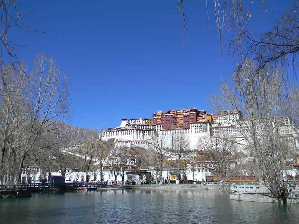 Οι βουδιστικοί ναοί στο Θιβέτ χτίζονταν σε σημεία με γεωμαντική σημασία, ώστε κυριολεκτικά να εξουδετερώνουν την γήινη