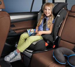 B 08 Με το αυθεντικό παιδικό κάθισμα G2-3 της Volkswagen, ακόμα και οι μικροί συνεπιβάτες με βάρος από 15 έως 36 kg