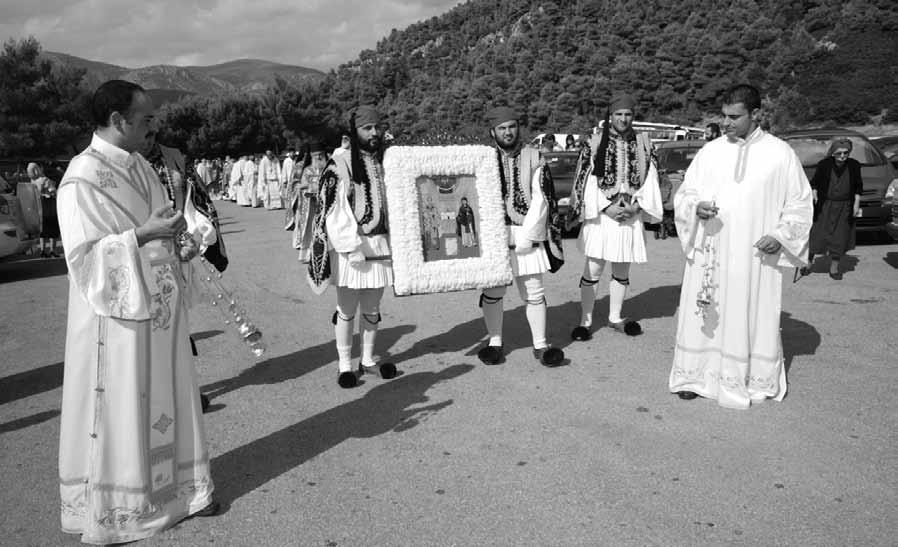 Μετὰ τὴν Απόλυσι τῆς πανηγυρικῆς πολυ-αρχιερατικῆς Θείας Λειτουργίας, στὴν ὁποίαν ἔψαλε ὁ Χορὸς τῶν Αγιοκυπριανιτῶν, ὁ Θεοφιλ. Αναπληρωτὴς Πρόεδρος κ.