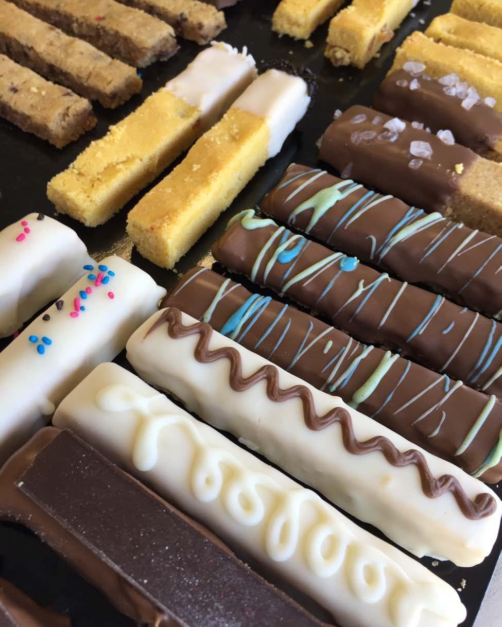 Cookie sticks Cookie sticks με βάση τα προϊόντα: Caramel cake Panettone cake Choco Orange cake Honey Choc cake Red Velvet cake Cookies Double choco Εκτελέστε τη βασική συνταγή του επιθυμητού