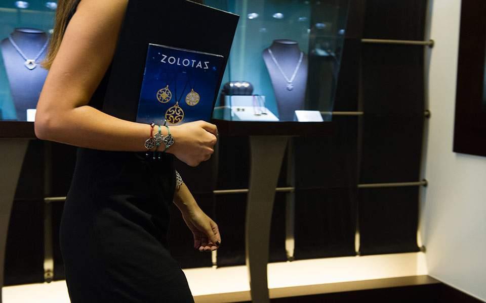 Η οδός Βουκουρεστίου, ο πρώτος δρόμος που πεζοδρομήθηκε το 1978, συγκεντρώνει