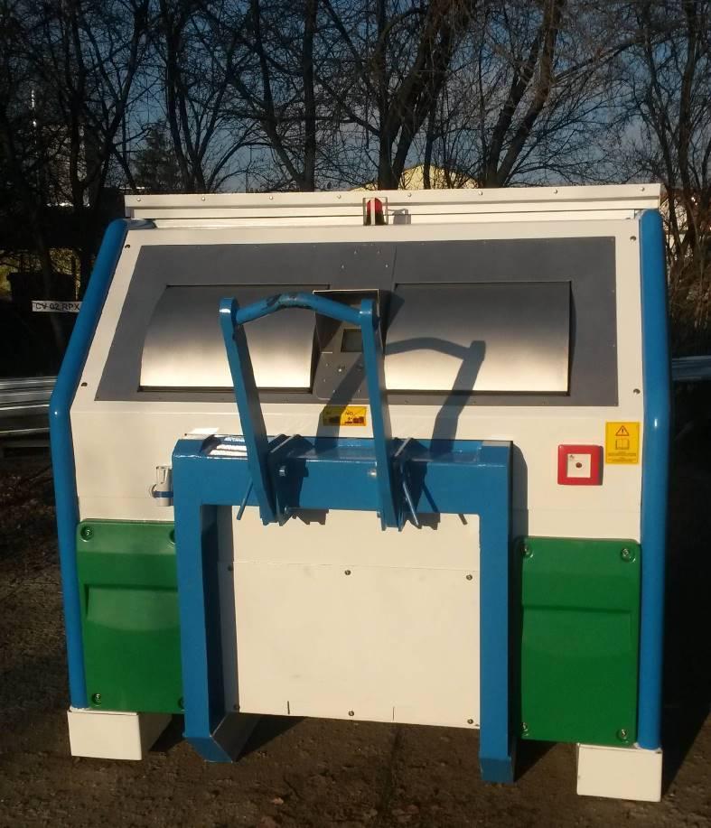 4. sistem electric / electronic complet cu dispozitive apte de a garanta autonomia energetica totala, inclusiv panouri fotovoltaice pentru incarcarea acumulatorilor, garantand functionarea continua;
