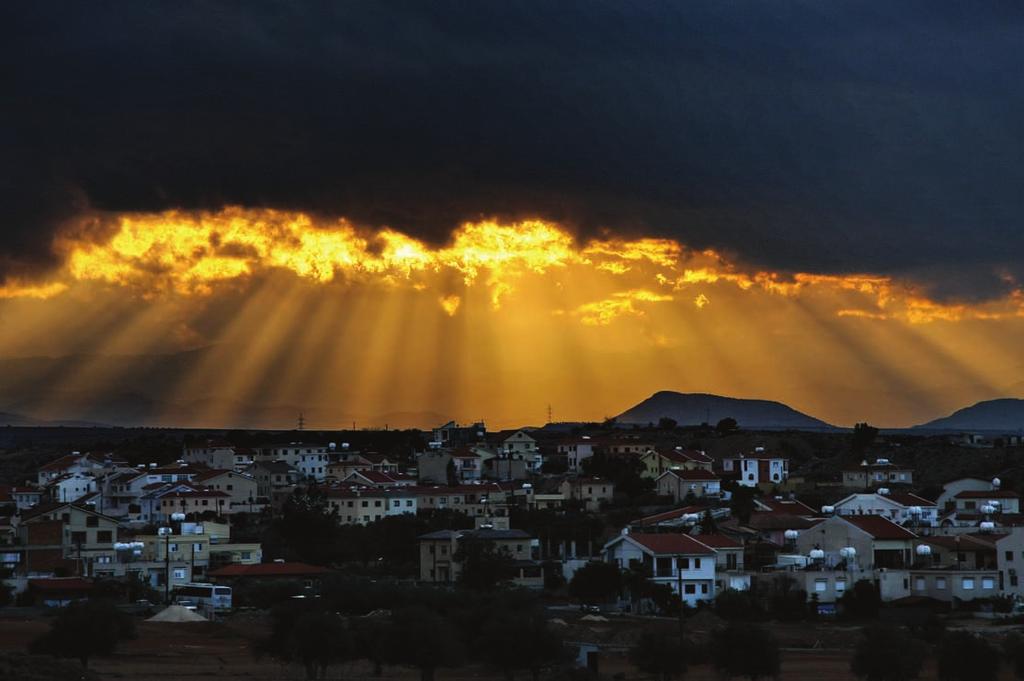 Το δείγμα των ιδιοκτητών κατοικιών έδειξε την προτίμησή του, για την εγκατάσταση των λιγότερο επεμβατικών μέτρων, όπως τα φωτοβολταϊκά, η ηλιακή θέρμανση νερού, η αντικατάσταση του λέβητα, τα διπλά