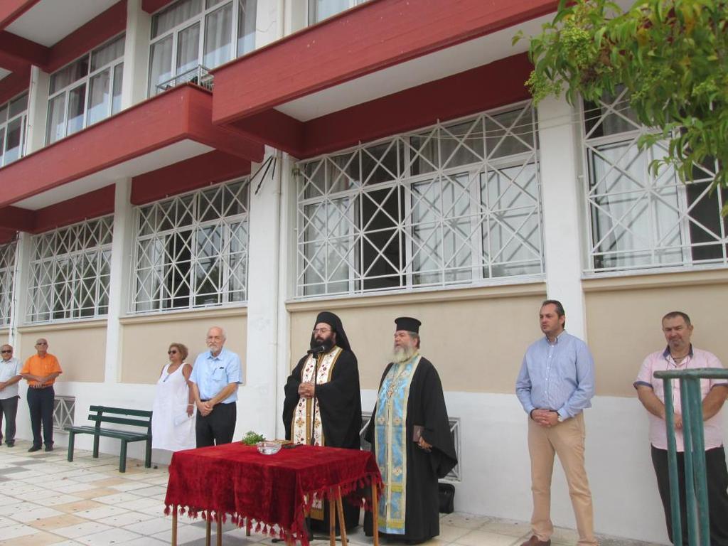 Ο αγιασμός για τη νέα σχολική χρονιά Με επισημότητα έγινε τη Δευτέρα 12 Σεπτεμβρίου η καθιερωμένη τελετή αγιασμού για τη νέα σχολική χρονιά στο σχολικό συγκρότημα 3 ου ΓΕΛ - 3 ου Γυμνασίου Κατερίνης.