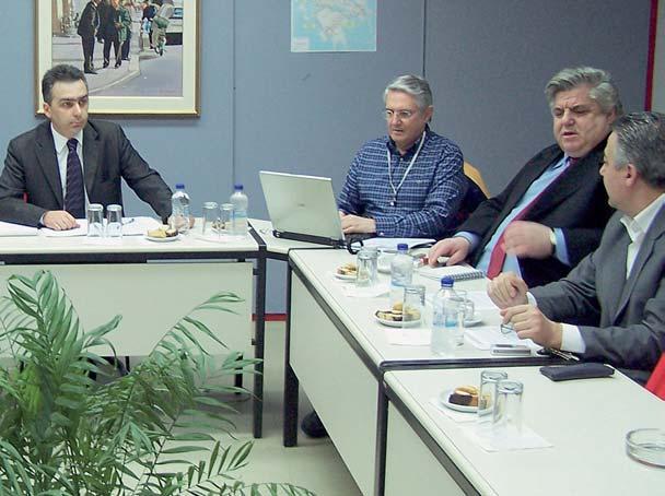 τµόσφαιρας της πόλης σε ό,τι αφορά τη συγκέντρωση µικροσωµατιδίων (ΡΜ10), η συγκέντρωση των οποίων είναι άνω του ορίου των 50 mg/m 3 για περίπου 150 ηµέρες /έτος.