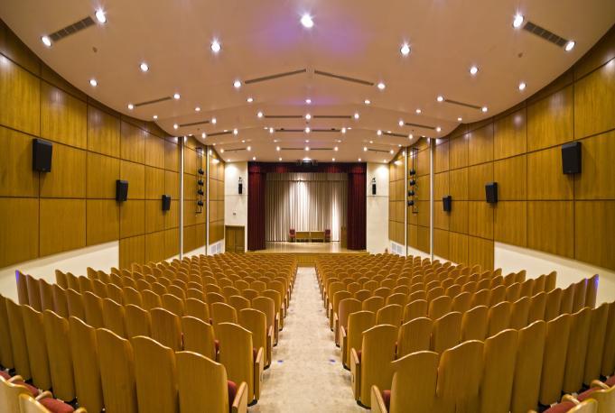 Κοινυνική Μέπιμνα Οη κεηαπηπρηαθνί θνηηεηέο πνπ δελ έρνπλ πγεηνλνκηθή θάιπςε, δηθαηνχληαη πγεηνλνκηθήο θαη λνζνθνκεηαθήο πεξίζαιςεο, φπσο ηζρχεη θαη γηα ηνπο πξνπηπρηαθνχο θνηηεηέο. (Άπθπο 9 παπ.
