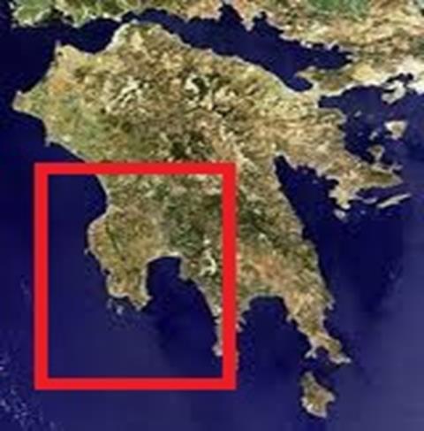 Το κλίμα της Πελοποννήσου ποικίλει, δηλαδή είναι μεσογειακό στα παράλια, ήπιο το χειμώνα και δροσερό το καλοκαίρι και ηπειρωτικό σε υψόμετρο.