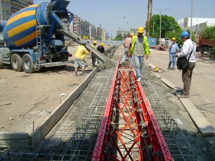 Για συντελεστή Κ = 0.40, µέση επιφανειακή επιφόρτιση p = 25 kpa και ύψος οδηγού τοιχώµατος h = 1.50m, οι ωθήσεις που αναπτύσσονται στον τοίχο είναι: Ε = 0.5 x 19 x 0.40 x 1.5 x 1.5 + 25 x 0.40 x 1.5 = 8.