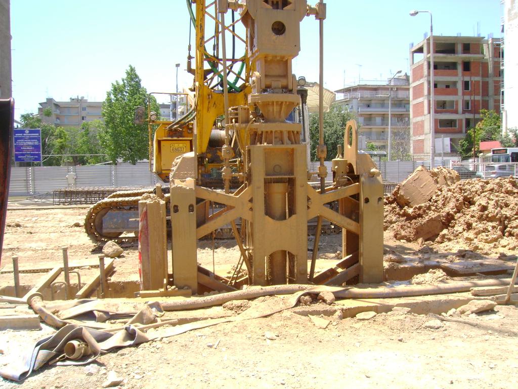 Όσον αφορά τα διαφράγµατα αντιµετωπίζονται τα εξής: η χάραξη και οι διαστάσεις των επιµέρους φατνωµάτων των διαφραγµατικών τοίχων. η στατική επάρκεια των διαφραγµάτων.