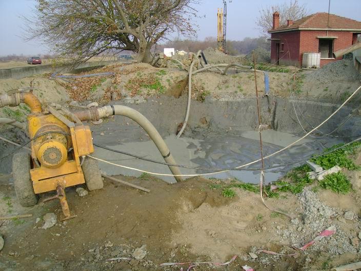 5 αντλίες 5HP κόσκινα HP ίκτυα (αντλητικά συγκροτήµατα) + ηλεκτροσυγκολλήσεις εξαµενές (για την συγκέντρωση του µπετονίτη) συνολικής χωρητικότητας 00m.