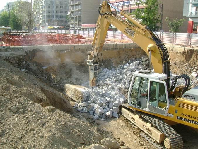 Τα τµήµατα των διαφραγµατικών τοίχων, κατασκευάζονται χωριστά καθ ύψος σε πλάτη διακυµαινόµενα (από 2,50µέτρα(ελάχιστη διάσταση µήκους) µέχρι 6,50 µέτρα(µέγιστη διάσταση µήκους)), η δε σύνδεση µεταξύ