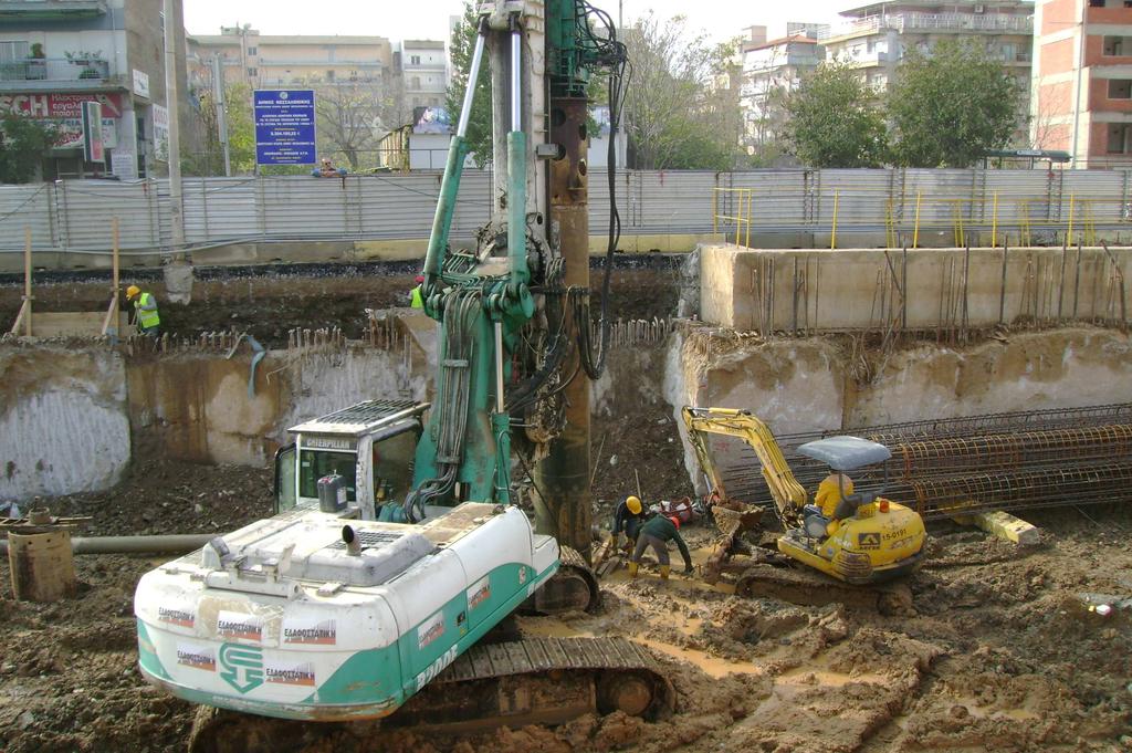 o Ένα διατρητικό µηχάνηµα τύπου BG-14 Bauer µε όλα τα παρελκόµενα του εξοπλισµού του Καζάνι Κουβάδες Αρίδα o Ένα µικρό γερανό τύπου PPM 580A o Ένα φορτωτή (loader) τύπου CATERPILLAR, ελαστιχοφόρο