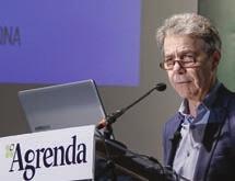 Ο Τάσος Αναστασόπουλος, ιδιοκτήτης φυτωρίων, µαζί µε τη Νατάσσα