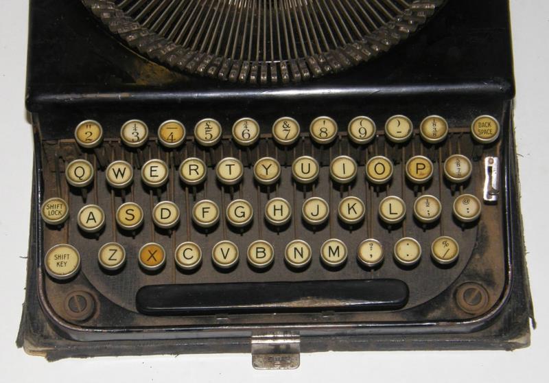 Τα πληκτρολόγια QWERTY Η διάταξη του πληκτρολογίου αποτελεί εξέλιξη της