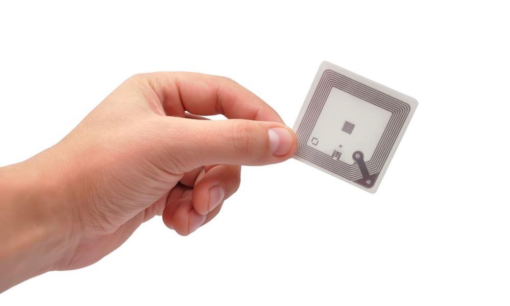 RFID (Radio Frequency Identification) Ετικέτες ταυτοποίησης μέσω ραδιοσυχνοτήτων Είναι εξοπλισμένα με μικροεπεξεργαστή, μια