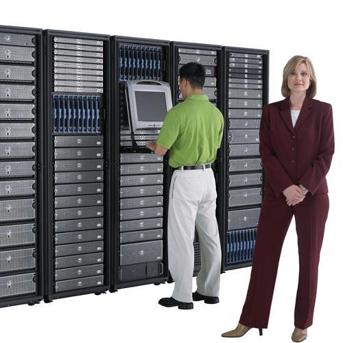 Παραδοσιακή υπολογιστική υποδομή Μια επιχείρηση μπορεί να έχει στις εγκαταστάσεις της ένα ή περισσότερα υπολογιστικά κέντρα στα οποία θα βρίσκονται οι