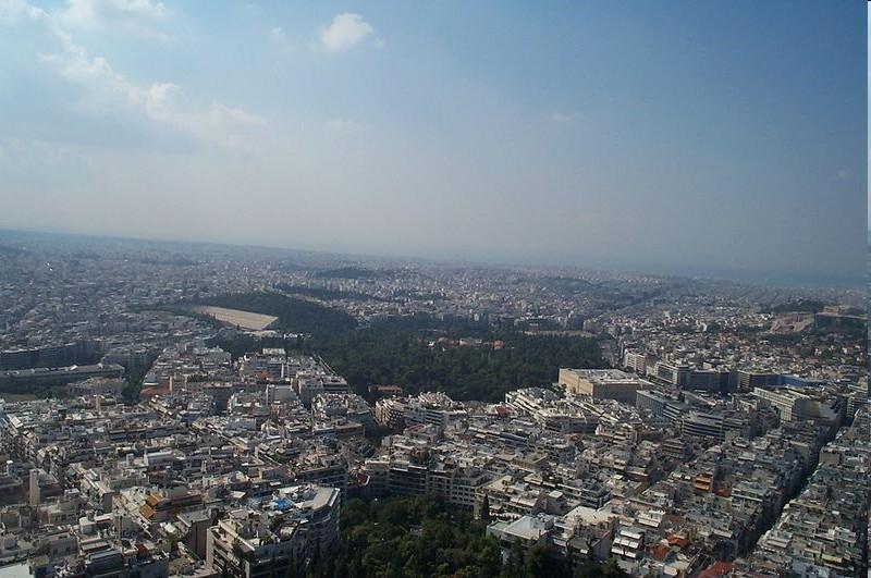 Ακολούθησαν άλλες προσεγγίσεις σύμφωνα με τις οποίες η πολεοδομία είναι η επιστήμη που συνδέεται με το φαινόμενο της αστικοποίησης που προκαλεί ταχεία ανάπτυξη των πόλεων σε βάρος των επαρχιών.