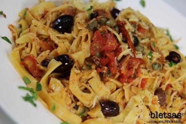 Η μακαρονάδα του δρόμου ή αλλιώς μακαρονάδα πουτανέσκα είναι μια από τις πιο γευστικές και γνωστές μακαρονάδες της ιταλίας.