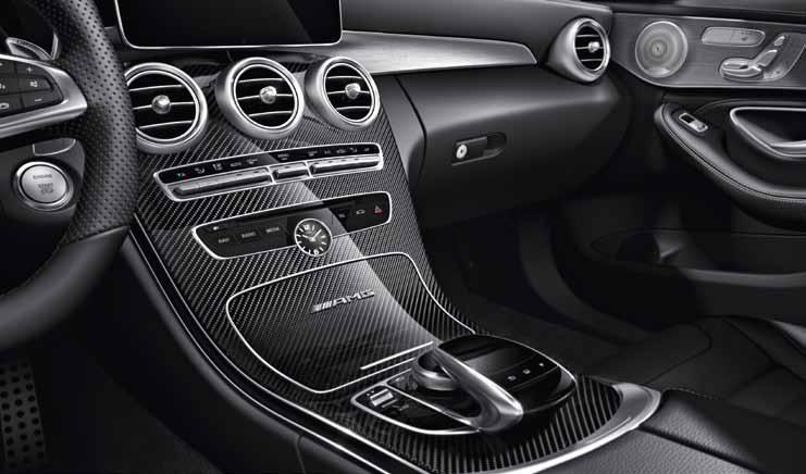 62 Εσωτερικό Mercedes-AMG C 63. Το εσωτερικό της Mercedes-AMG C 63 ανταποκρίνεται πλήρως στις προσδοκίες που δημιουργεί το εξωτερικό συνδυάζοντας καθαρά σπορ χαρακτήρα με τέλεια σχεδίαση.